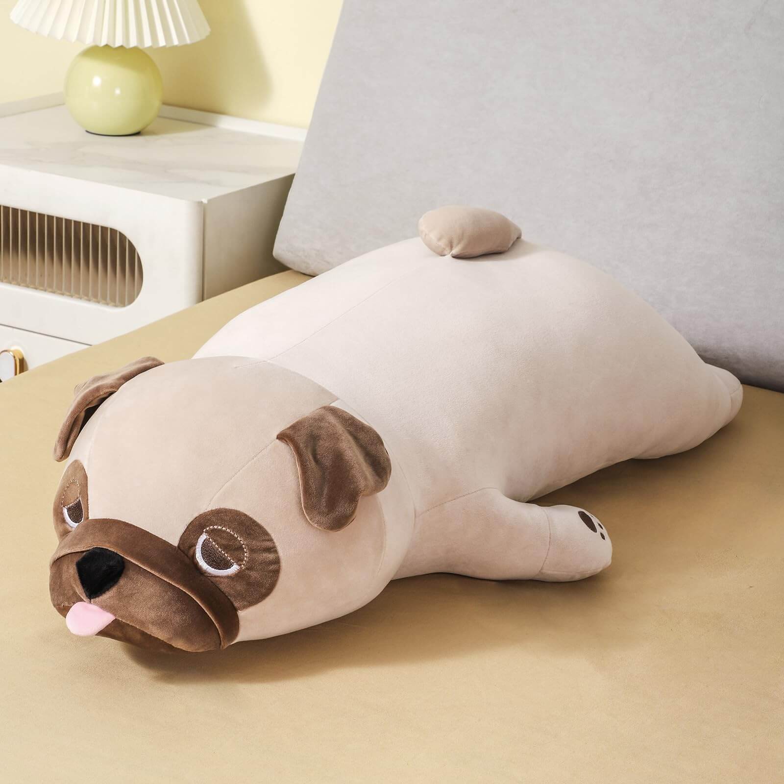 Schweres, therapeutisches Mops Kuscheltier mit gewichtetem Füllmaterial, ideal zur Unterstützung bei Angst, Stress und Schlafproblemen. Fördert die Entspannung durch sanfte Tiefendruck-Therapie.